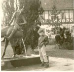 Lügenbaron Münchhausen auf seinem halben Pferd.