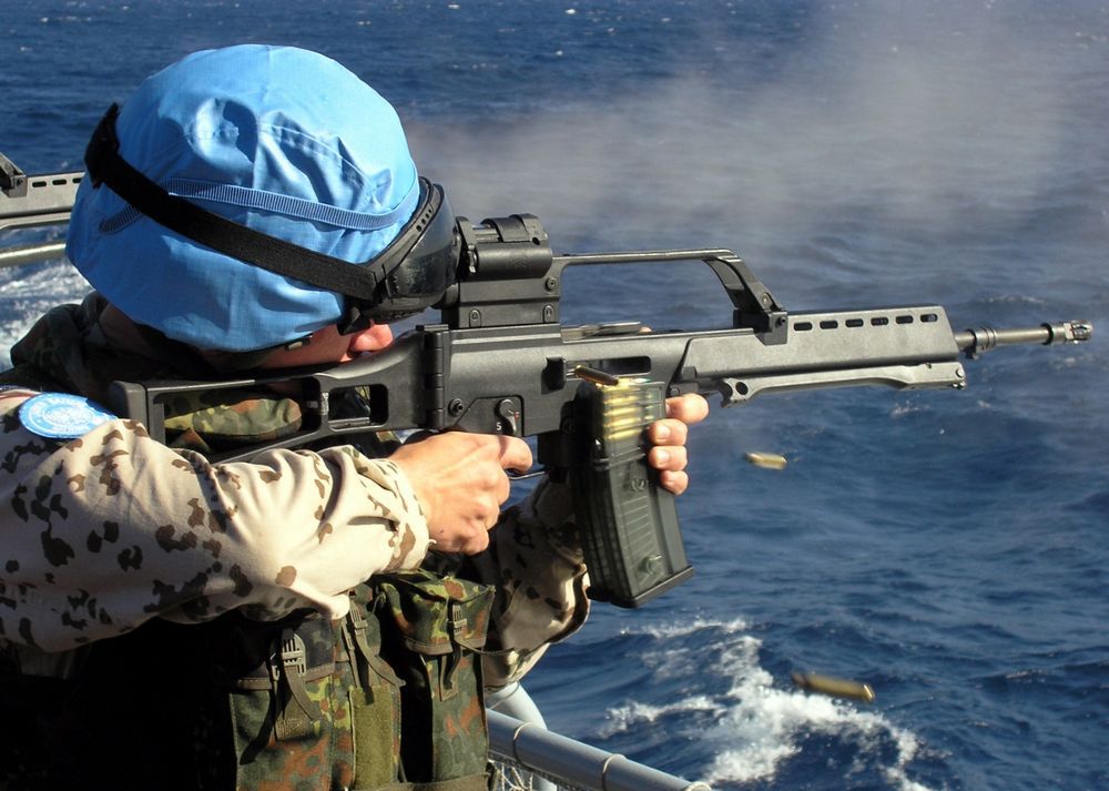 Kein Schuss ins Blaue: Blauhelmsoldaten der Marine bei einer Übung