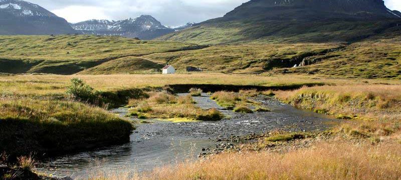 Landschaft in Island mit altem Vulkan.
