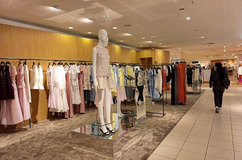 Alle großen Modemarken sind im KaDeWe in Berlin vertreten. Blick in eine der Damenabteilungen.