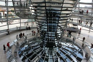 Reichstag: Blick auf das Kuppelinnere von der Galerie aus.