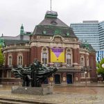 Die Laeiszhalle am Johannes-Brahms-Platz in Hamburg
