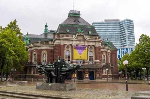 Die Laeiszhalle am Johannes-Brahms-Platz in Hamburg