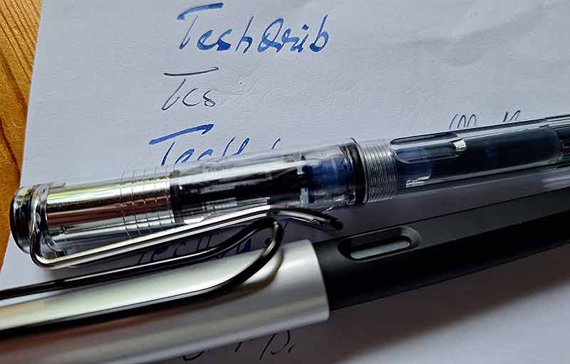 Lamy-Füller im Testbetrieb. Nicht immer fließt die Tinte.