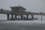 Eis auf der Ostsee vor der Seebrücke Haffkrug