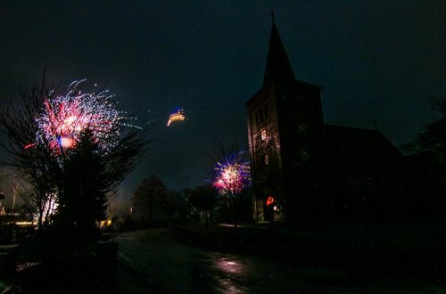 Silvester-Feuerwerk an der Kirche in Gnissau