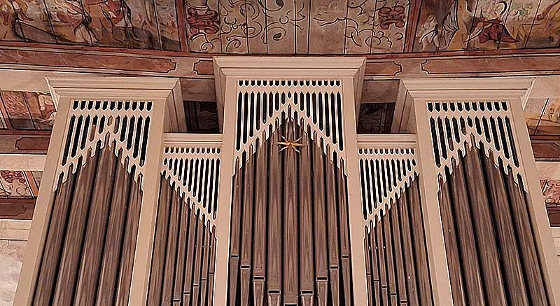 Zimbelstern am Prospekt der Orgel in Pronstorf.