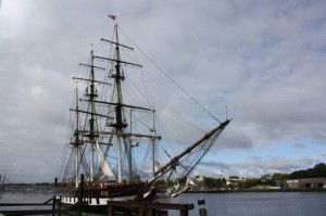 Das Hungerschiff Dunbrody im Hafen von Ross