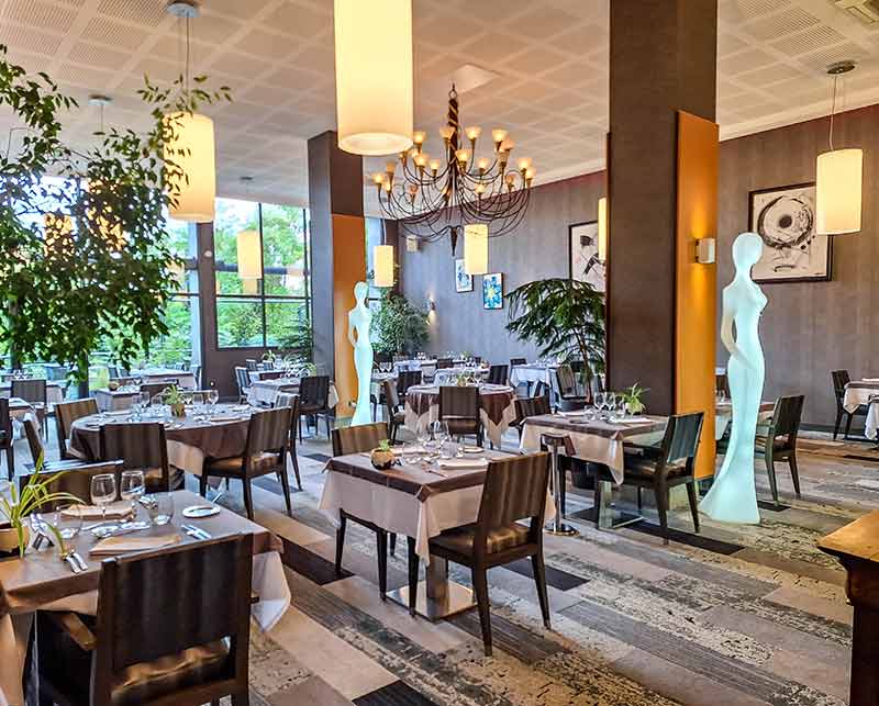Gastraum des Restaurants Le Cheverny in Limoges
