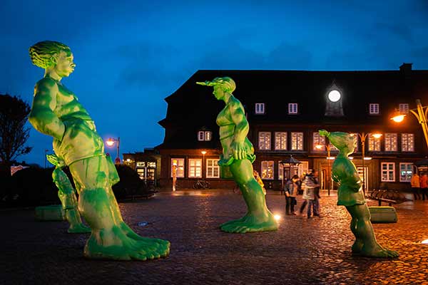 Reisende Riesen: Öffentliche Kunst in Westerland